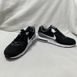 Nike Men's 2018 Air Max Size 8